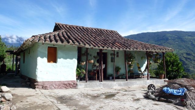 construccian-de-bahareque-y-tapial-en-tabay